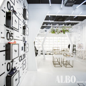 producent-mebli-do-sklepu-sportowego-Warsaw-Sneaker-Store-Chmielna20-w-Warszawie