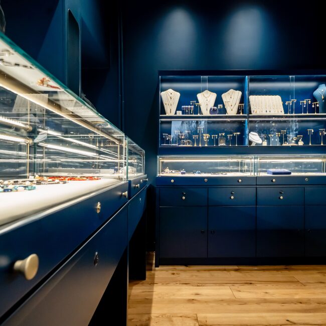 Witryny szklane jubilerskie