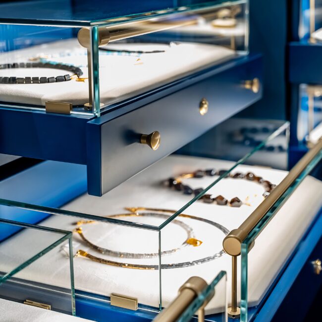 Szuflady jubilerskie z oświetleniem