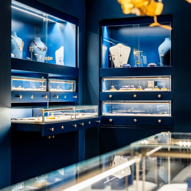 Witryny szklane wiszące