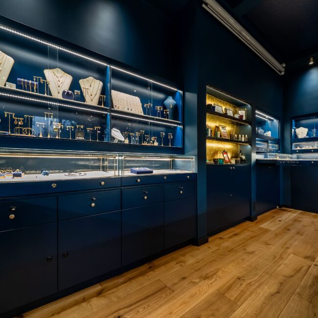 Witryny szklane ekspozycyjne