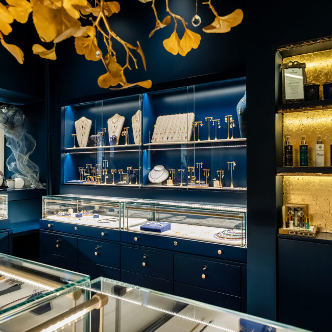 Meble ekspozycyjne do galerii jubilerskiej