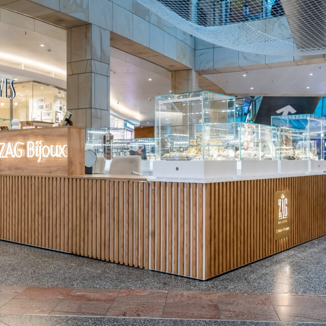 wyspa handlowa z lamelami w centrum handlowym