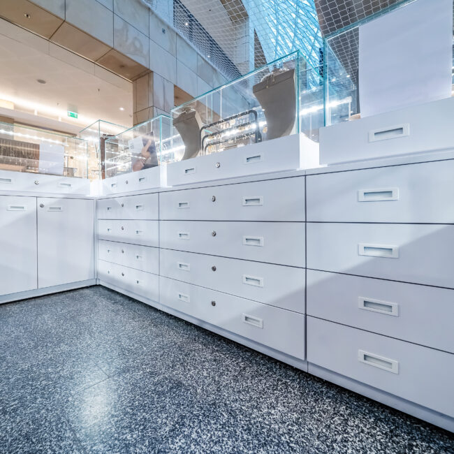 stoisko jubilerskie z przestrzenią magazynową