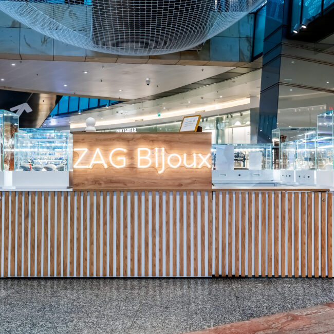 lada sklepowa do sprzedaży biżuterii w galerii handlowej